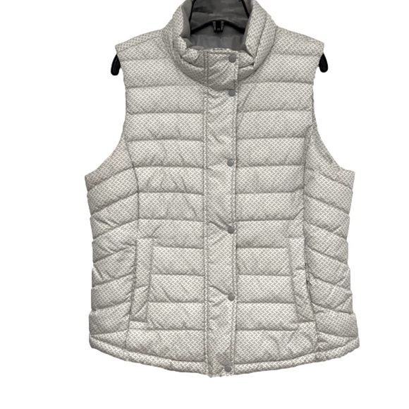GAP Grey White Puffer Vest Large Outerwear. Zipper & Snap front buttons. Large - Picture 1 of 15